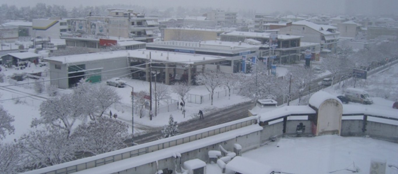 Λάρισα: Πτώση της θερμοκρασίας κάτω του μηδενός και χιονόπτωση μέσα στην πόλη